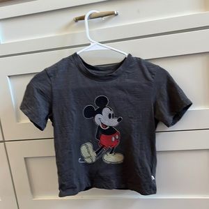 Gap kids medium t shirt. Fits my slim 8 year old